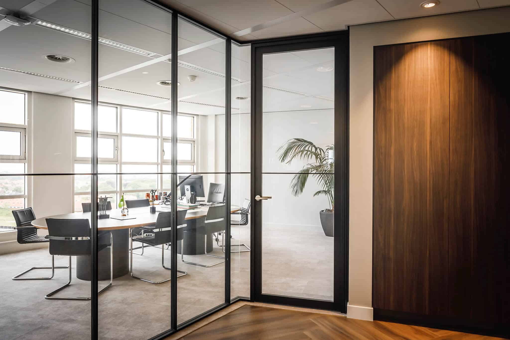 Wildenberg ontwerpt kantoor Delamine indirecte verlichting boardroom