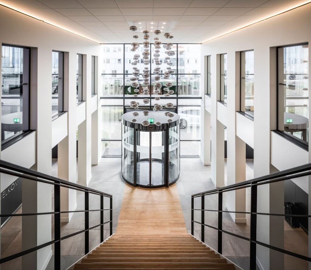binnenhuisarchitect ontwerp kantoor hanglamp Maretti Dream systeemwand Planeffect interieurdesign Wildenberg