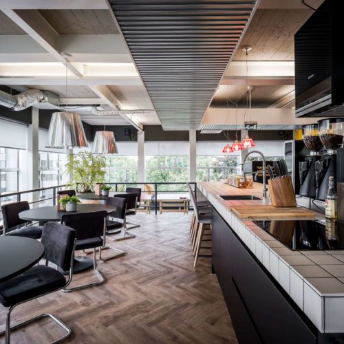 interieurarchitect ontwerpt kantoor Newpublic bedrijfsrestaurant Bacchi Quooker Siemens Ascaso Etna