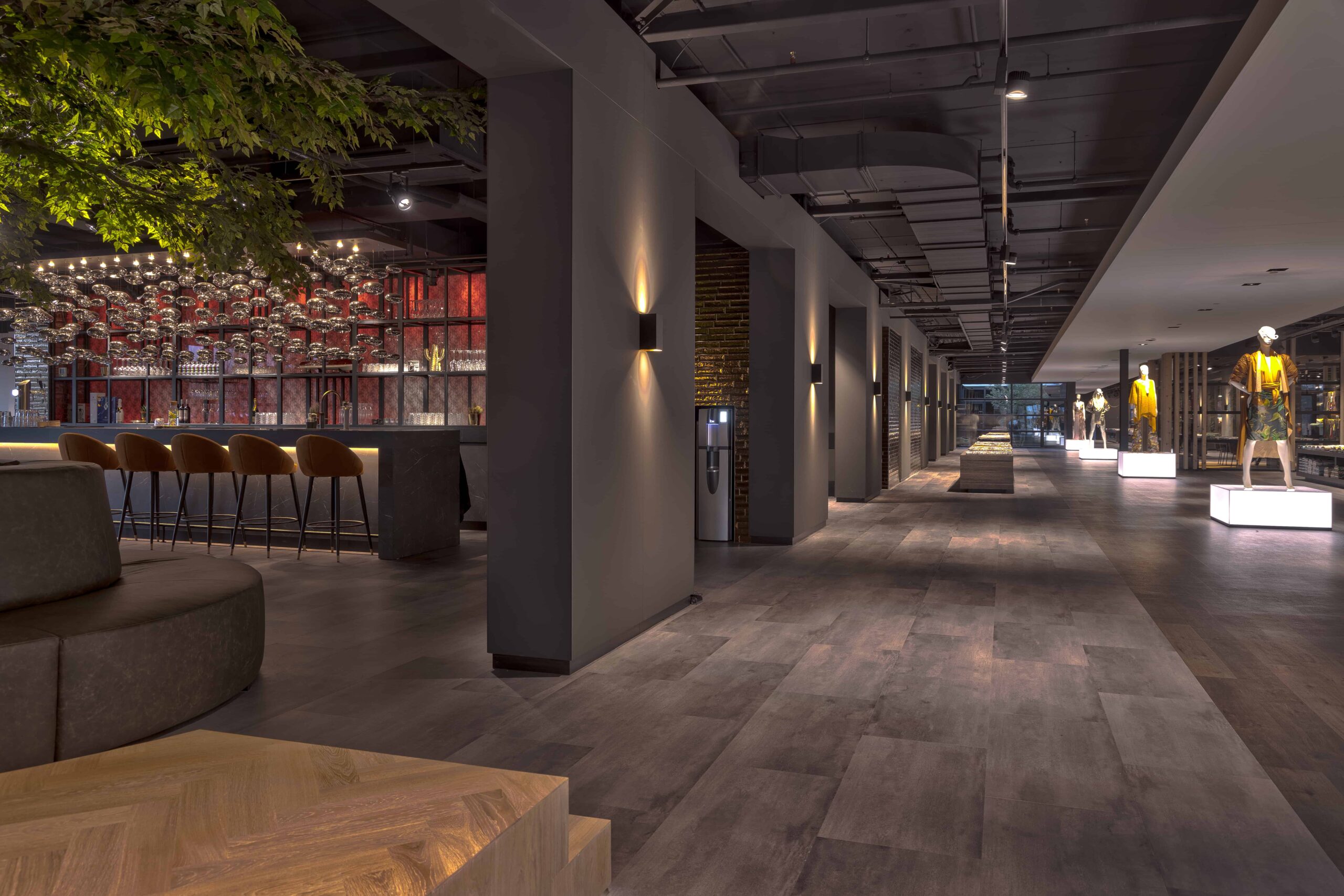 interieurarchitect Wildenberg ontwerp showroom Knipidee Almere bar wand etalagefiguren wsb maretti Dream iboma kerastone objectflor tarkett kopie