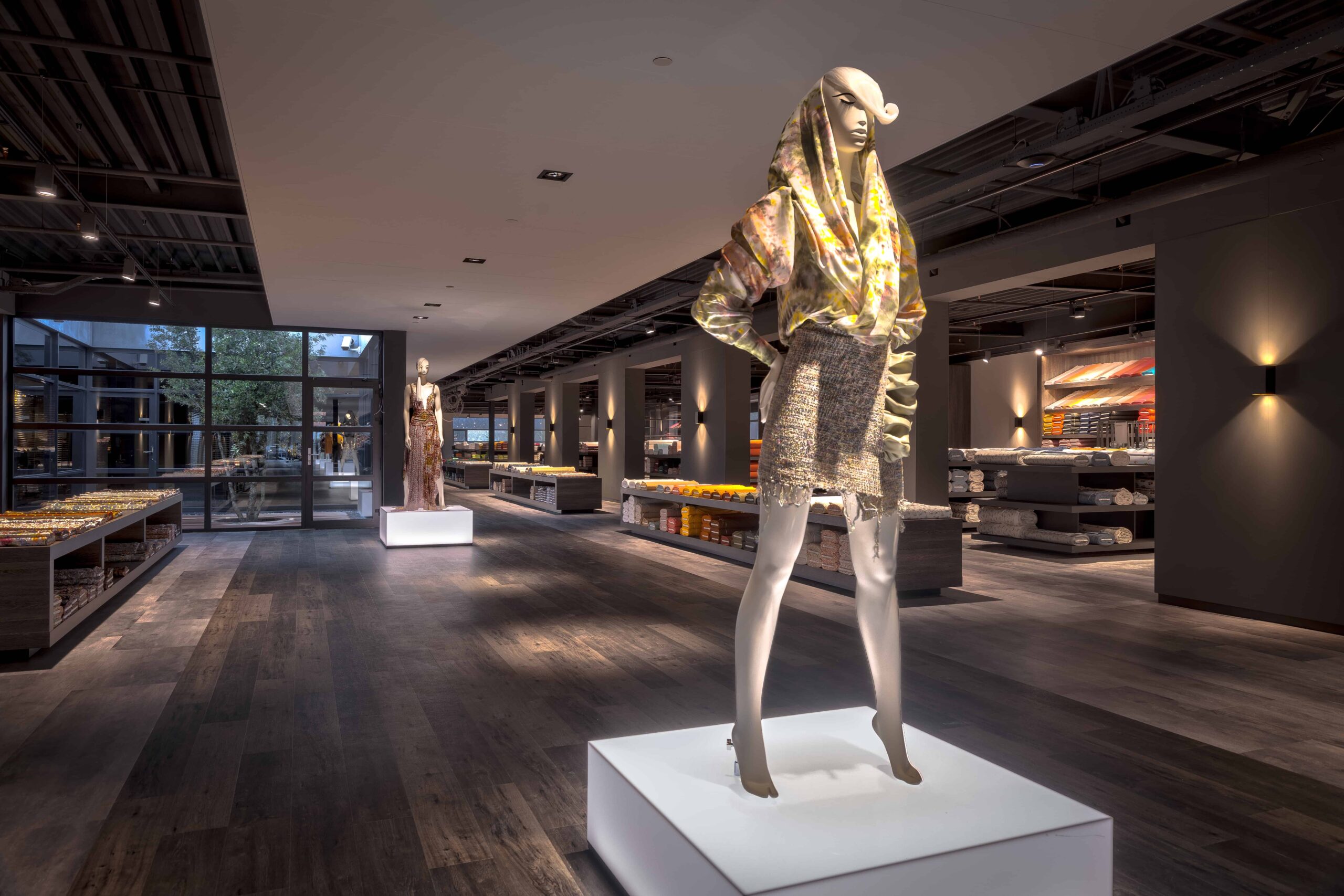interieurarchitect Wildenberg ontwerp showroom Knipidee Almere figuren opbouwmateriaal licht wsb maretti iboma kerastone objectflor tarkett kopie
