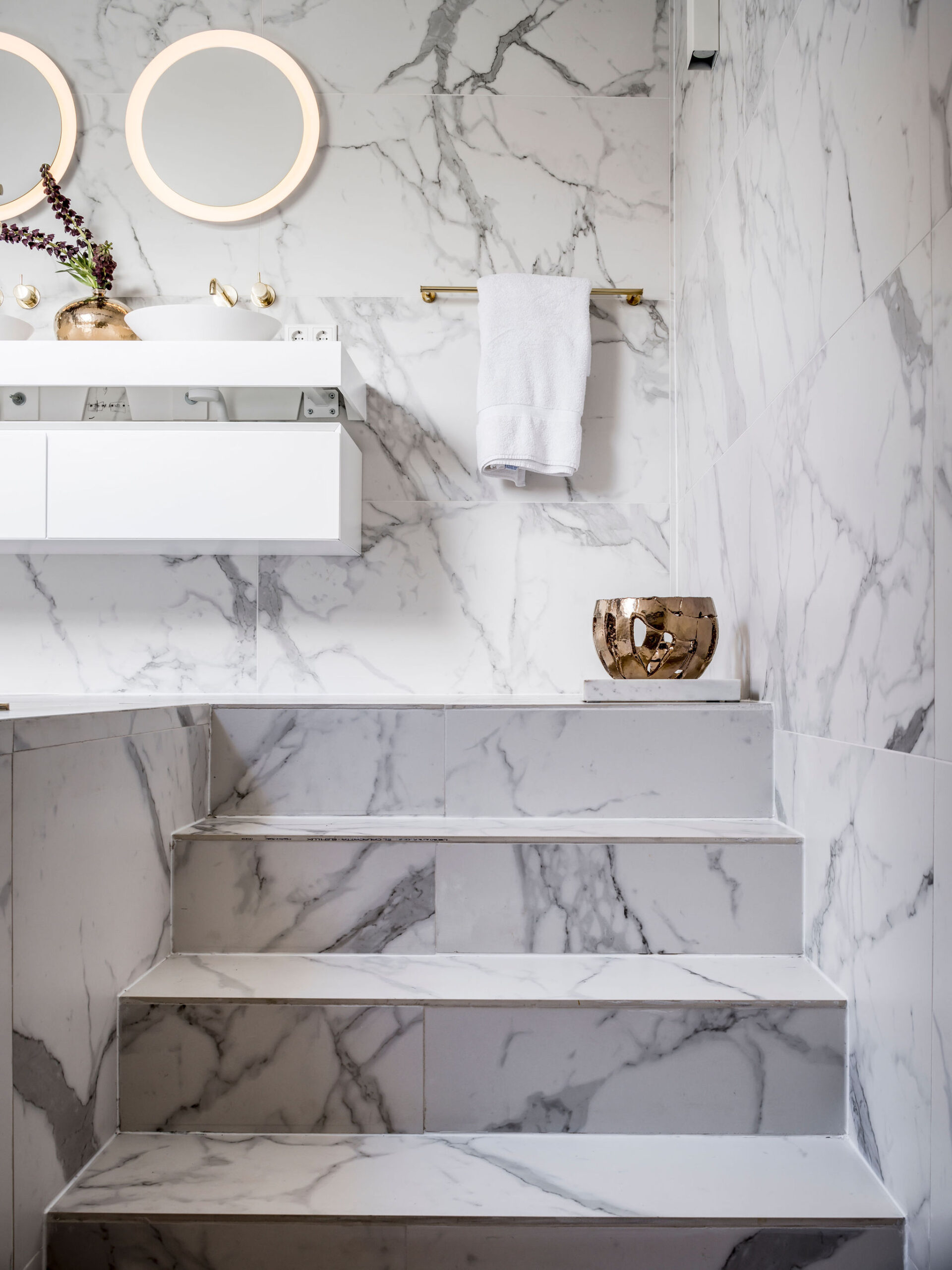 interieurarchitect Stan Wildenberg interieurontwerp interieur interiordesign luxurylifestyle luxuryinteriors luxuryhomes badkamerontwerp Peter Baas wit marmer trap Paul Jongerius