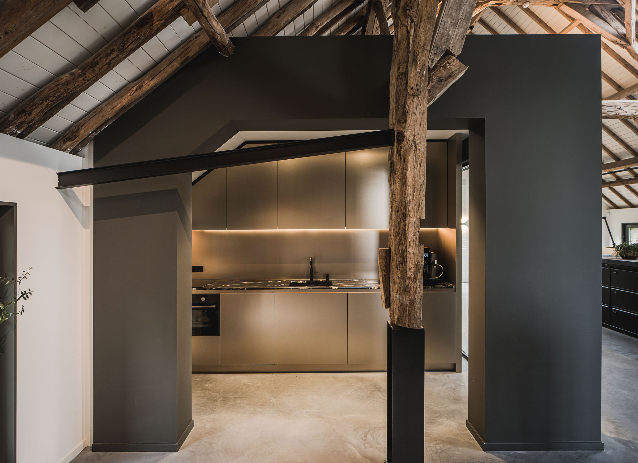 interieurarchitect interiorarchitect Wildenberg ontwerp exclusief kantoor interieur binnenhuisarchitect exclusive interior kantoorinspiratie luxuryoffice bar