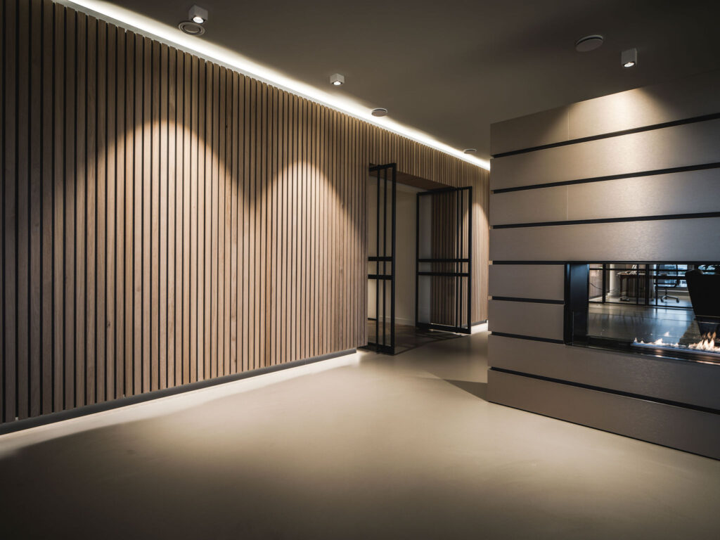 interieurarchitect interiorarchitect Wildenberg ontwerp exclusief interieur binnenhuisarchitect interiordesign exclusive interior luxuryinteriors luxuryhomes living lattenwand stalendeur haard