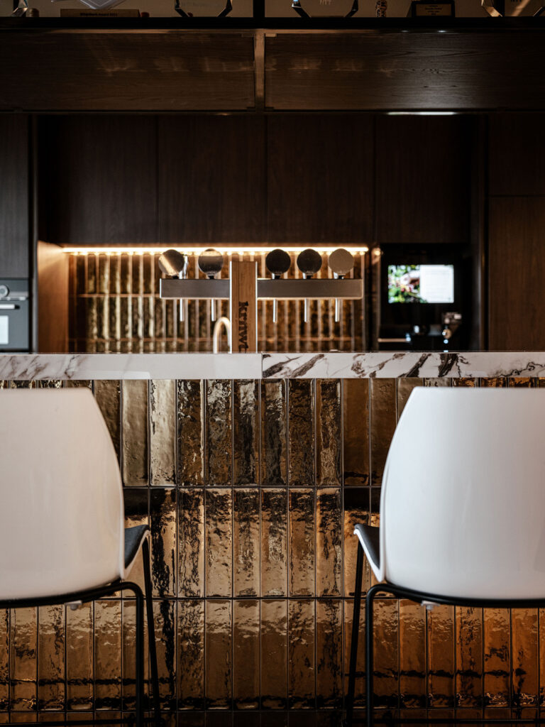 interieurarchitect Wildenberg NTT Data kantoor Meinema Peter Baas bar water tap barkrukken