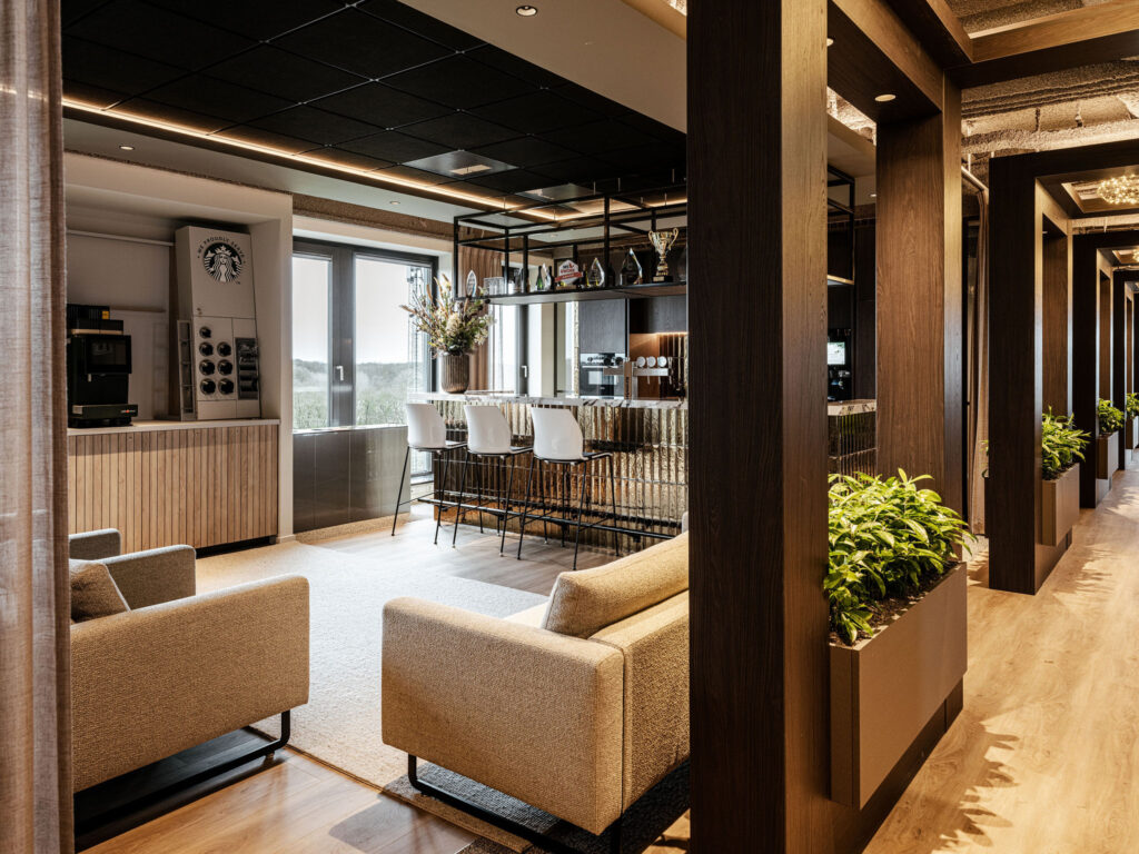 interieurarchitect Wildenberg NTT Data kantoor Meinema Peter Baas gangzone groen Starbucks