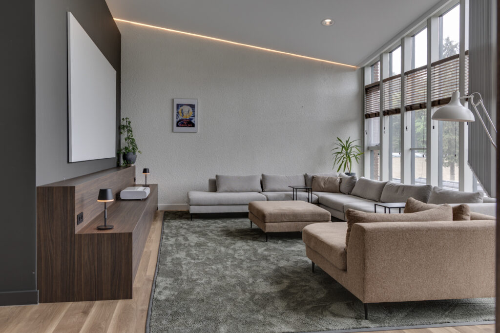 interieurarchitect Wildenberg Ontmoetingskerk Amersfoort Teus van Hogevest Van Hoeijen zithoek