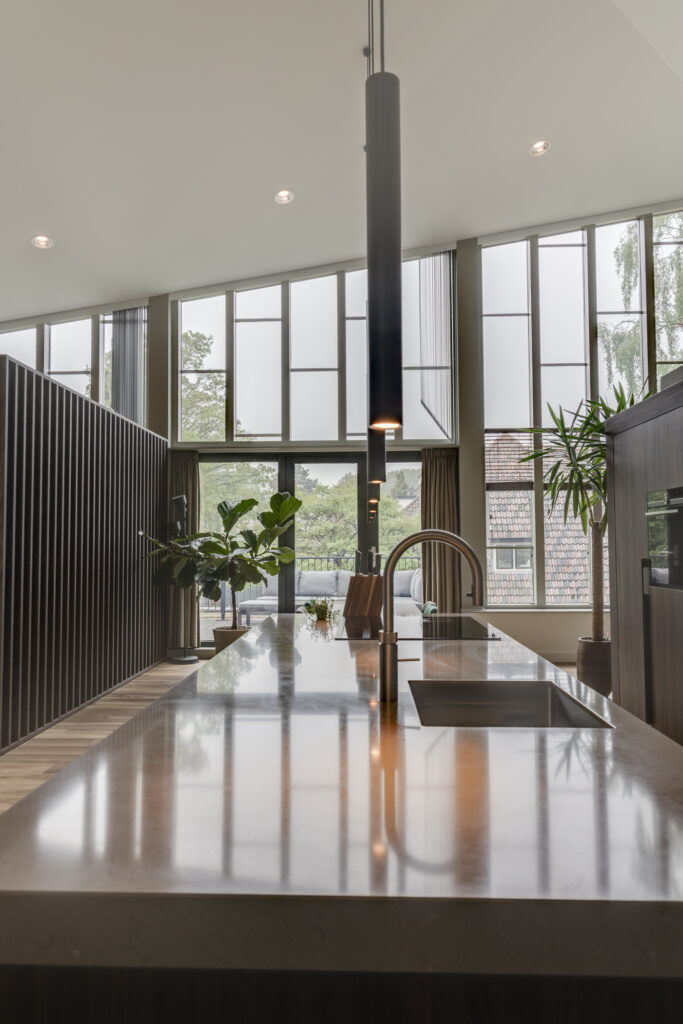 interieurarchitect Wildenberg Ontmoetingskerk Amersfoort Teus van Hogevest Van Hoeijen keuken met raam 2