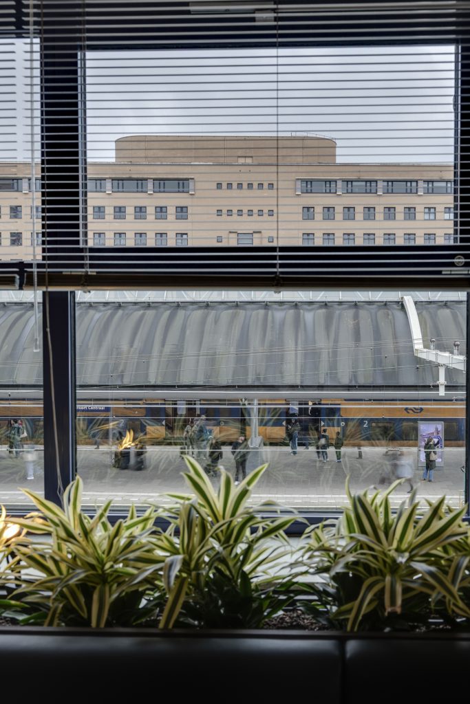 interieurarchitect Wildenberg SVPB Hoekerd fotografie kantoor examen Amersfoort uitizicht station