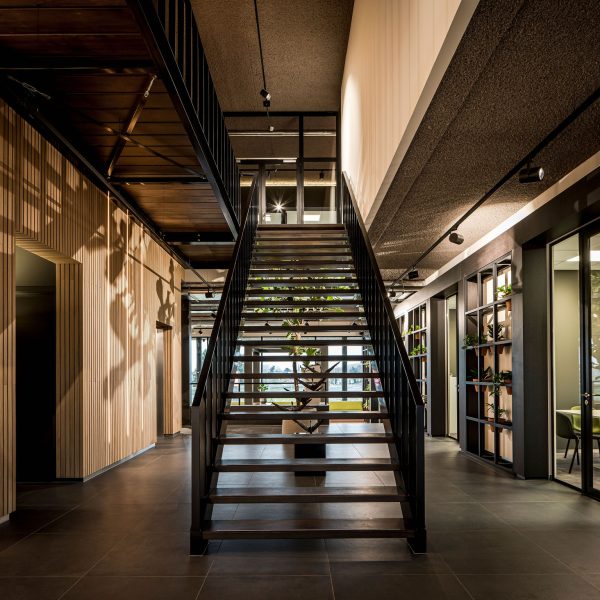 Interieurarchitect Stan Wildenberg kantoor Lomans totaalinstallateurs Capelle bedrijfsrestaurant RobertBoon PlanetOffice Heembouw Hoogendoorn Planeffect Moduleo Fagerhult Viskerinterieurbouw Kerastone Tarkett