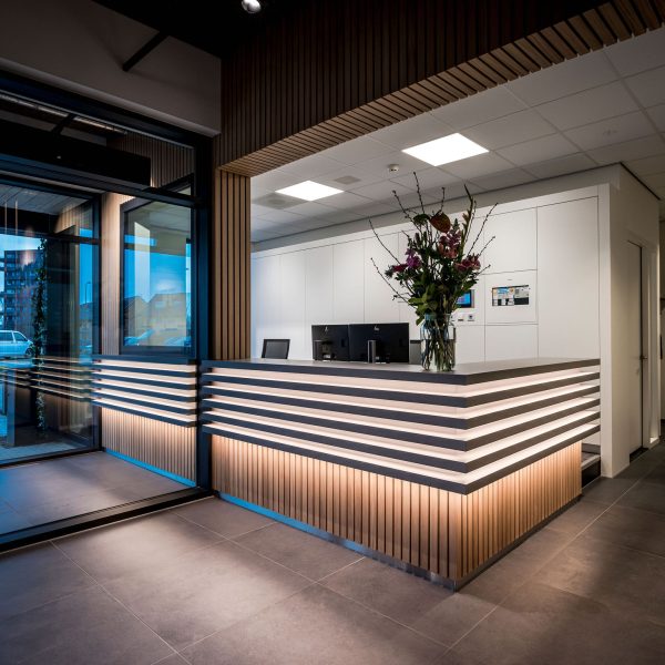 Interieurarchitect Stan Wildenberg kantoor Lomans totaalinstallateurs Capelle balie RobertBoon PlanetOffice Heembouw Hoogendoorn Planeffect Moduleo Fagerhult Viskerinterieurbouw Kerastone Tarkett