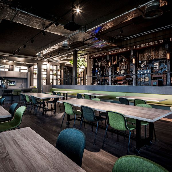 Interieurarchitect Stan Wildenberg kantoor Lomans totaalinstallateurs Capelle bedrijfsrestaurant RobertBoon PlanetOffice Heembouw Hoogendoorn Planeffect Moduleo Fagerhult Viskerinterieurbouw Kerastone Tarkett