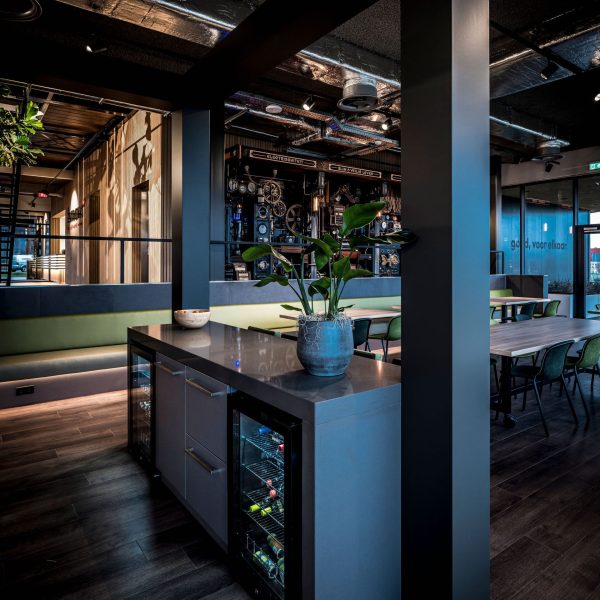 Interieurarchitect Stan Wildenberg kantoor Lomans totaalinstallateurs Capelle bedrijfsrestaurant steampunk pantry koeling Robert Boon PlanetOffice Heembouw Hoogendoorn Planeffect Moduleo Fagerhult Viskerinterieurbouw Kerastone Tarkett