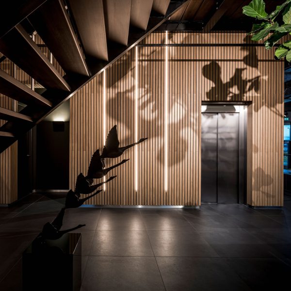 Interieurarchitect Stan Wildenberg kantoor Lomans totaalinstallateurs Capelle middenkern hout licht RobertBoon PlanetOffice Heembouw Hoogendoorn Planeffect Moduleo Fagerhult Viskerinterieurbouw Kerastone Tarkett