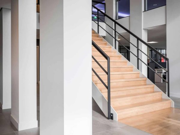binnenhuisarchitect ontwerp trap vide hanglamp Maretti Dream systeemwand Planeffect interieurdesign Wildenberg